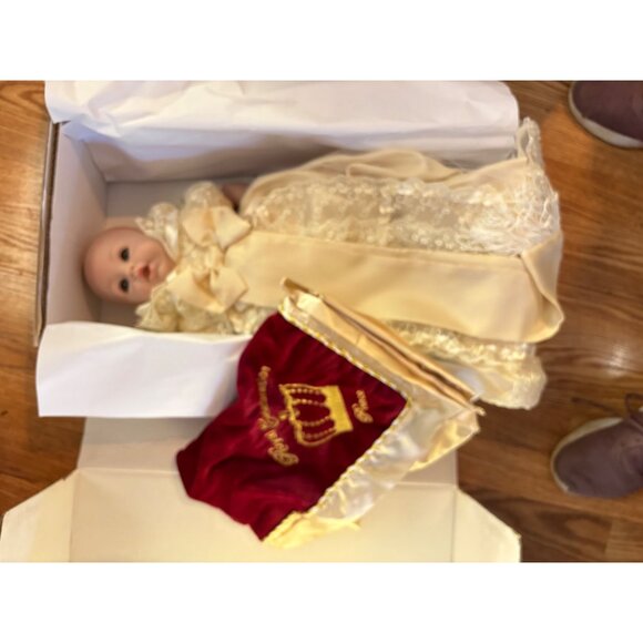 ADORA Royal Doll16" Prince George Exclusive 2013 Commemorative Edition Mint Box - Picture 2 of 8
